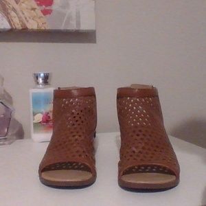 NINE WEST kariana dark tan shoes.